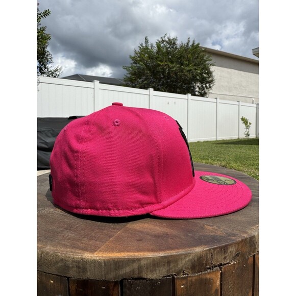 New Era 59Fifty 10.Deep Pink & Black Embroidered Fitted Hat Size 7 1/8 RARE New! - Picture 5 of 9